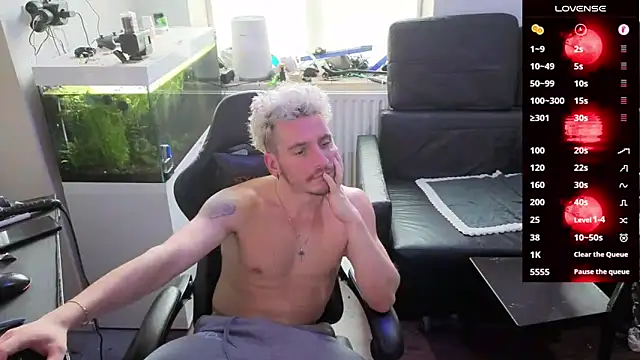 Rayzel White online show from February 2026 01:33:02 PM