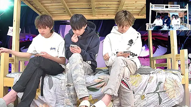 xiaohuangren01 online show from March 2026 07:15:01 AM