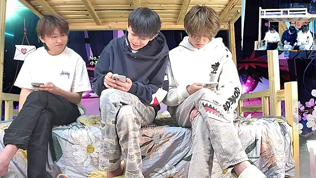 xiaohuangren01 online show from March 2026 03:34:02 AM