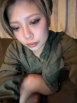 BADBITCHISAKI online show from February 2026 12:53:02 PM