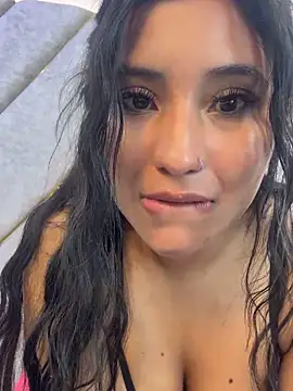 Snapshot of valenlopezz_ chatting on June 2026 06:54:02 PM valenlopezz online show from June 2026 06:54:02 PM