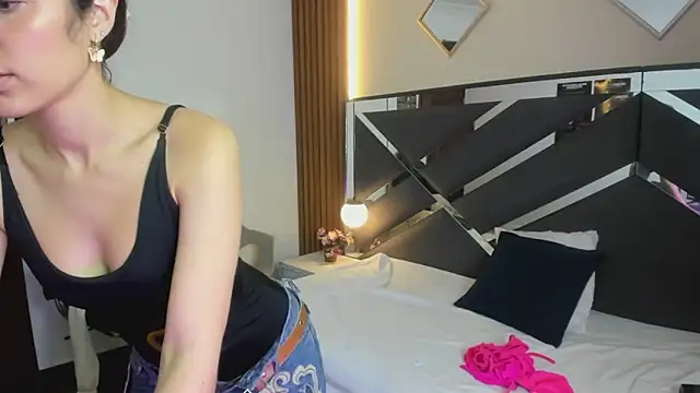 Ambarross  online show from April 2026 02:03:02 PM