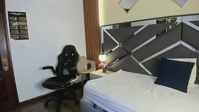 Ambarross  online show from April 2026 01:27:02 PM