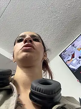 Snapshot of elodie_rouge chatting on July 2026 12:33:02 PM elodie rouge online show from July 2026 12:33:02 PM