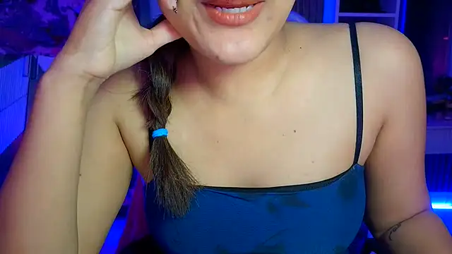 Snapshot of _Maanvi_ chatting on June 2026 01:14:02 AM Maanvi online show from June 2026 01:14:02 AM