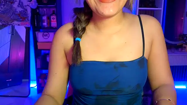 Snapshot of _Maanvi_ chatting on June 2026 02:24:02 AM Maanvi online show from June 2026 02:24:02 AM
