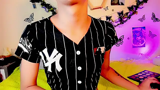 Miss-Saraii online show from April 2026 02:33:02 PM