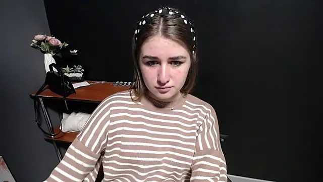 Sunny siren online show from April 2026 12:28:01 PM