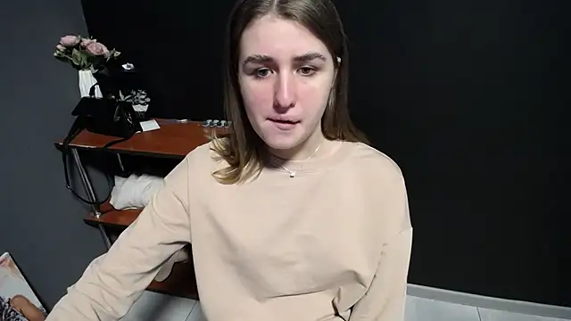 Sunny siren online show from April 2026 01:33:02 PM