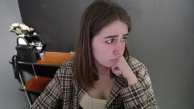 Sunny siren online show from April 2026 12:51:02 PM