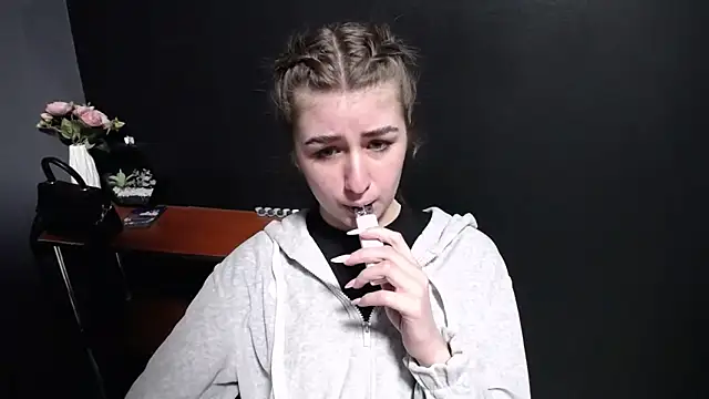 Sunny siren online show from April 2026 12:18:02 PM