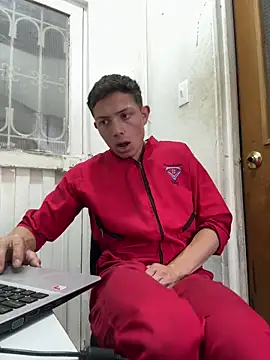 santiObrero online show from April 2026 08:28:02 PM