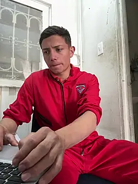 santiObrero online show from April 2026 08:09:02 PM