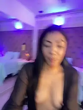 Auri   online show from April 2026 07:37:02 PM