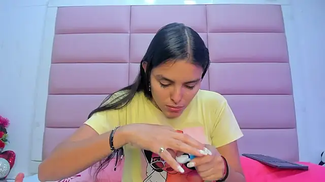 Catalinna 03 online show from April 2026 12:32:02 PM