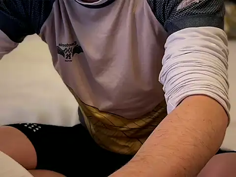 Snapshot of AfterTheRun chatting on February 2026 08:27:01 PM AfterTheRun online show from February 2026 08:27:01 PM