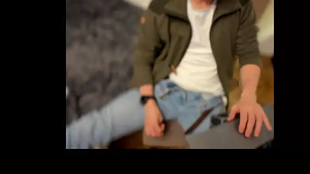 Snapshot of AfterTheRun chatting on March 2026 08:37:01 PM AfterTheRun online show from March 2026 08:37:01 PM