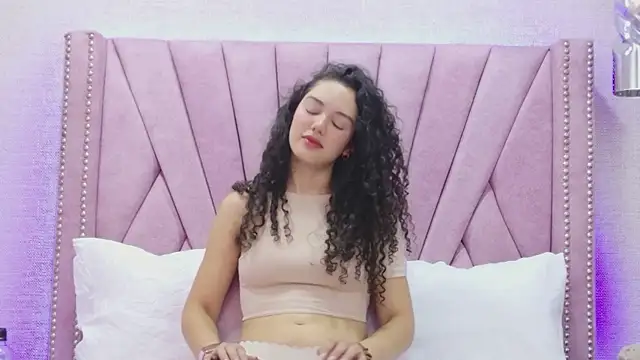 Snapshot of RoxanaAngel chatting on February 2026 10:26:01 PM RoxanaAngel online show from February 2026 10:26:01 PM