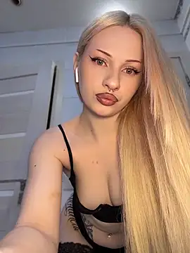 DayaFoxy online show from April 2026 01:10:02 PM