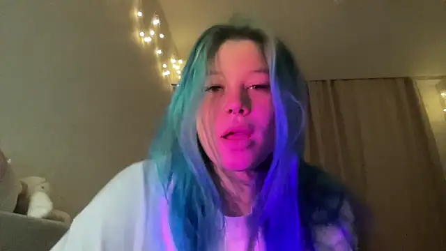 Lulu Di online show from April 2026 08:17:02 PM