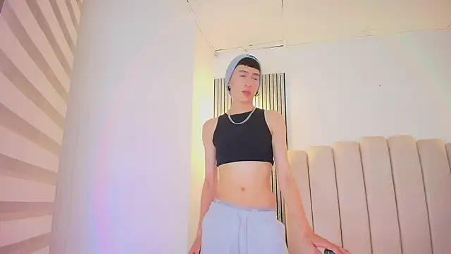 lian cameron online show from April 2026 04:01:01 AM