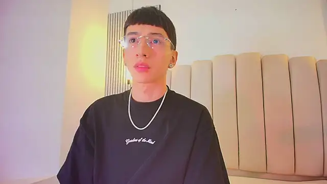 lian cameron online show from April 2026 03:53:01 AM