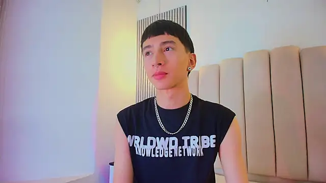 lian cameron online show from April 2026 04:03:02 AM