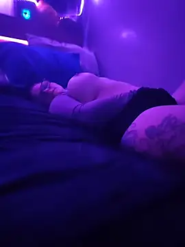 LyricRose85 online show from April 2026 04:06:01 AM