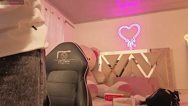 SABRIINA TAY online show from April 2026 11:40:02 AM