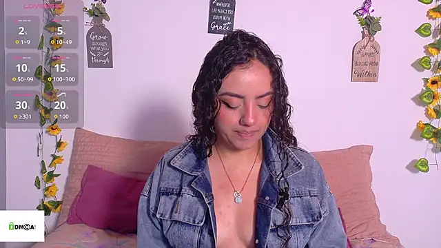 Snapshot of emiily_curly chatting on May 2026 11:27:02 AM emiily curly online show from May 2026 11:27:02 AM