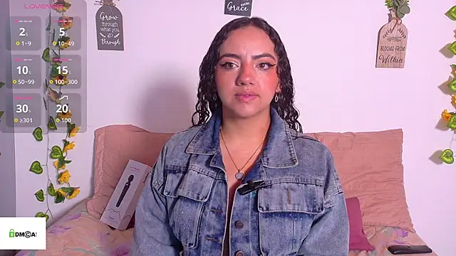 Snapshot of emiily_curly chatting on May 2026 11:05:01 AM emiily curly online show from May 2026 11:05:01 AM