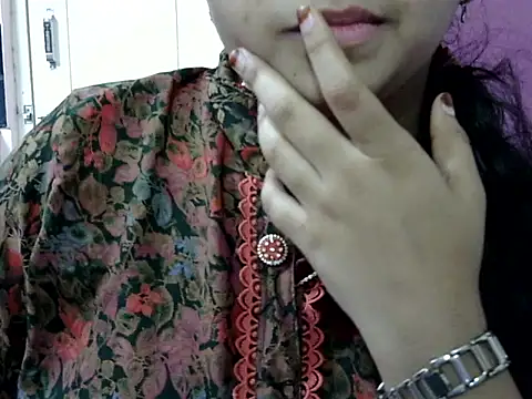 Cute Aliyaa online show from April 2026 01:52:02 PM