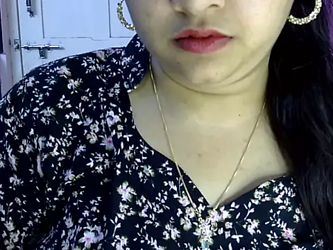Snapshot of Cute_Aliyaa chatting on June 2026 01:20:02 PM Cute Aliyaa online show from June 2026 01:20:02 PM