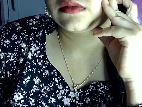 Snapshot of Cute_Aliyaa chatting on July 2026 01:50:02 PM Cute Aliyaa online show from July 2026 01:50:02 PM