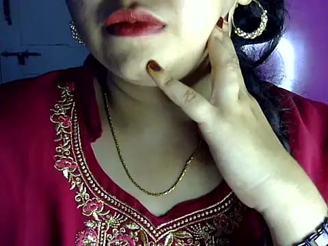 Snapshot of Cute_Aliyaa chatting on July 2026 01:24:01 PM Cute Aliyaa online show from July 2026 01:24:01 PM