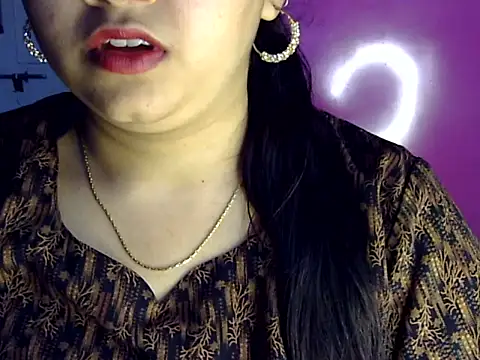 Snapshot of Cute_Aliyaa chatting on July 2026 01:40:01 PM Cute Aliyaa online show from July 2026 01:40:01 PM