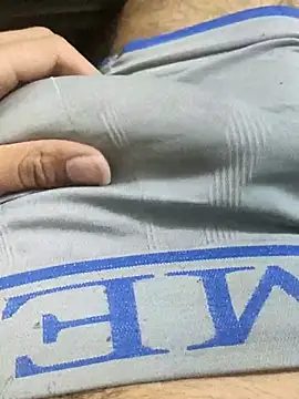 Nniiyakk online show from April 2026 05:08:02 PM