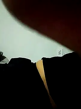 dilduarte26 online show from April 2026 11:18:01 PM