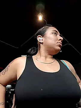 Robin H00t 2 online show from April 2026 05:58:01 PM