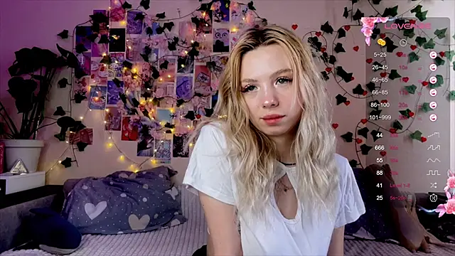 Akari-moon online show from April 2026 07:45:01 AM