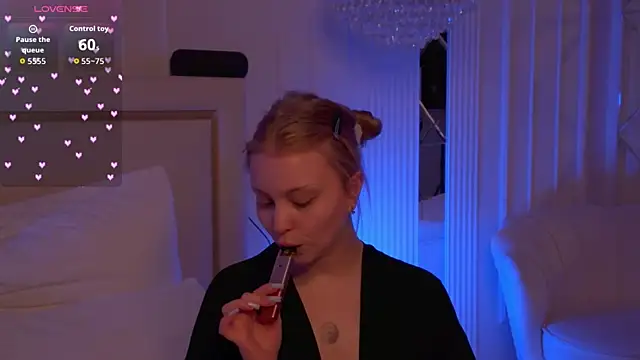 MollyHilton online show from April 2026 02:44:01 PM