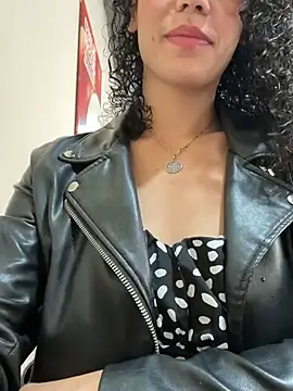 SirenStell0 online show from April 2026 05:28:01 PM