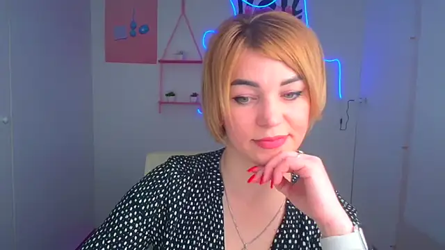 CuttieEmma online show from April 2026 05:58:02 AM