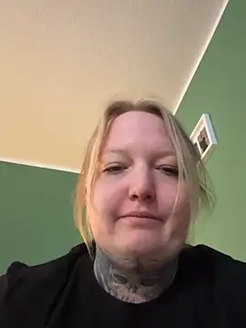 Lolaaxxx13 online show from May 2026 06:28:02 PM