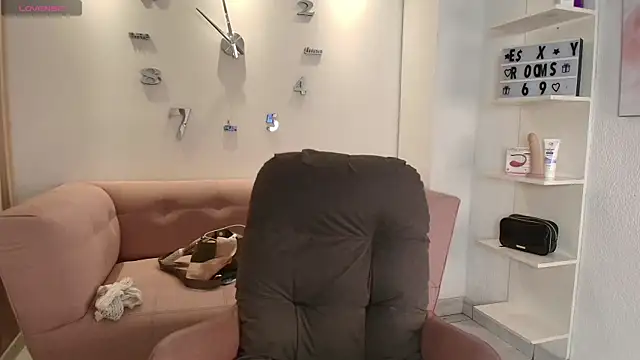 Luna Millers online show from April 2026 04:21:01 AM