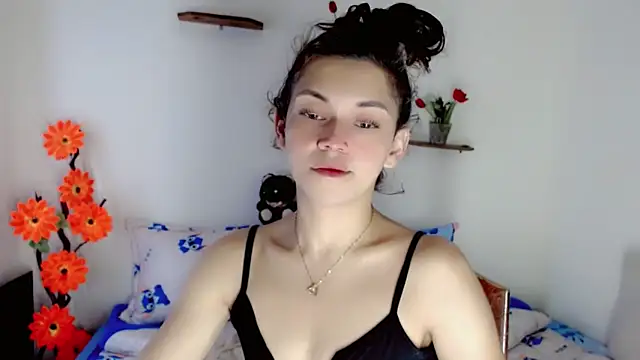 Snapshot of NathalialLooes chatting on June 2026 06:05:02 PM NathalialLooes online show from June 2026 06:05:02 PM