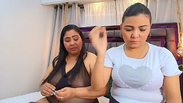 Karina Mendoza online show from June 2026 12:11:02 PM