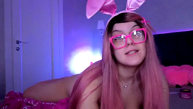 ChristallBreaz online show from April 2026 09:01:02 PM