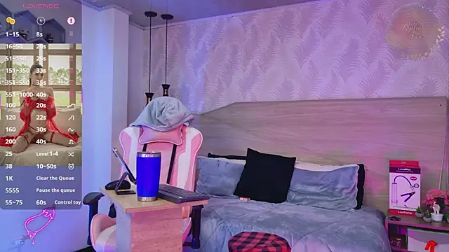 kylliefox  online show from April 2026 01:25:02 PM