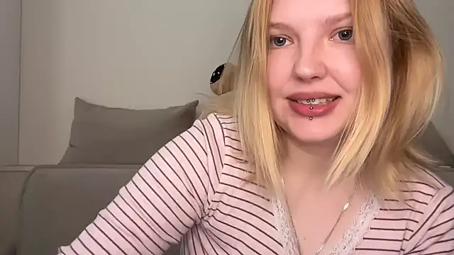 Snapshot of Ophelia_Ritz chatting on June 2026 06:18:01 AM Ophelia Ritz online show from June 2026 06:18:01 AM